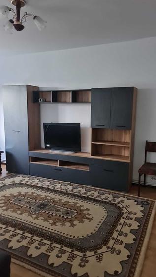 Apartament cu 4 camere decomandat în Canta