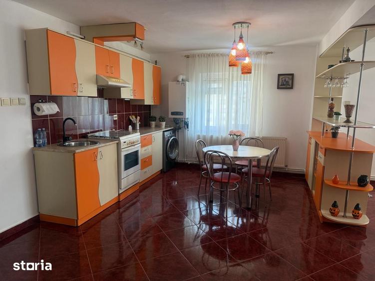 Apartament cu 4 camere decomandat în Micro 3