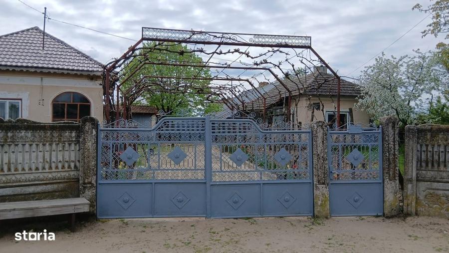 Casă cu 4 camere cu Teren 8481 Mp în Soreni