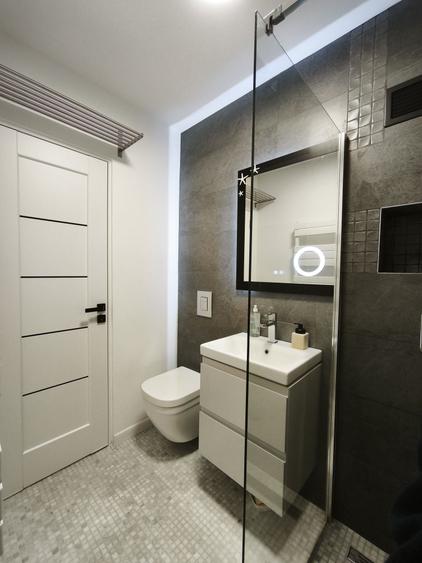 Apartament cu 4 camere semidecomandat în Central
