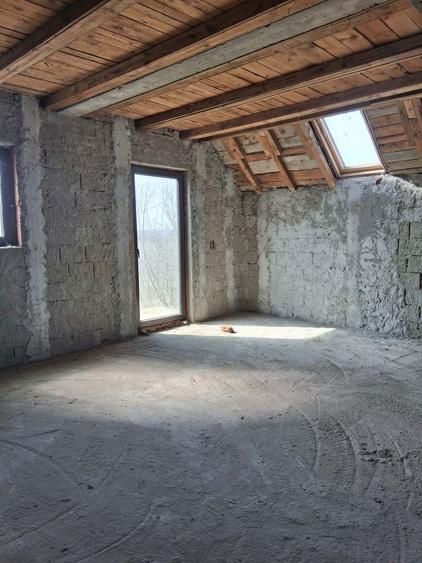 Casă cu 4 camere în Ghimpați