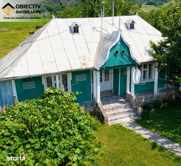 Casă cu 2 camere cu Teren 3477 Mp în Costișa