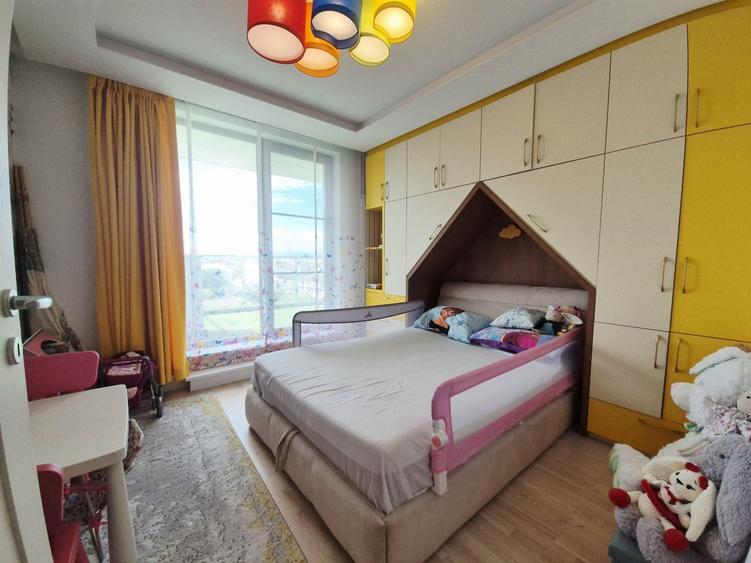 Apartament cu 4 camere decomandat în Central