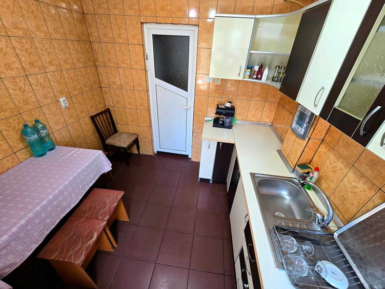 Apartament cu 3 camere semidecomandat în Central