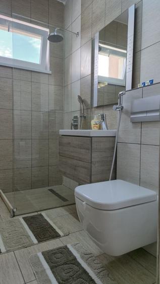 Apartament cu 3 camere decomandat în Casele Micești