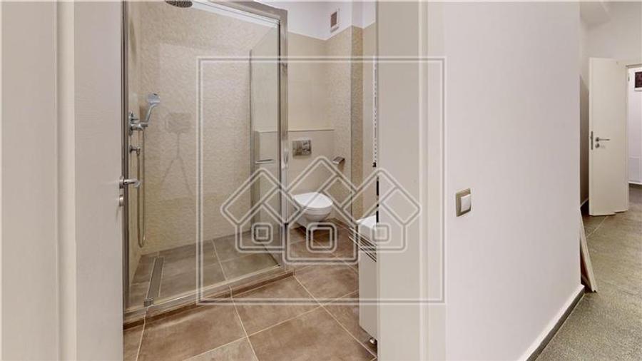 Penthouse cu 4 camere decomandat în Ștrand
