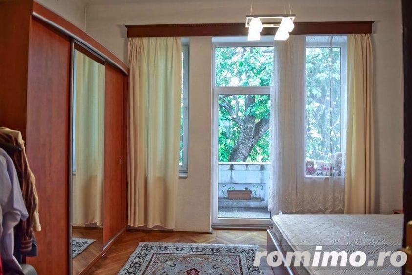 Apartament cu 6 camere decomandat în Cotroceni