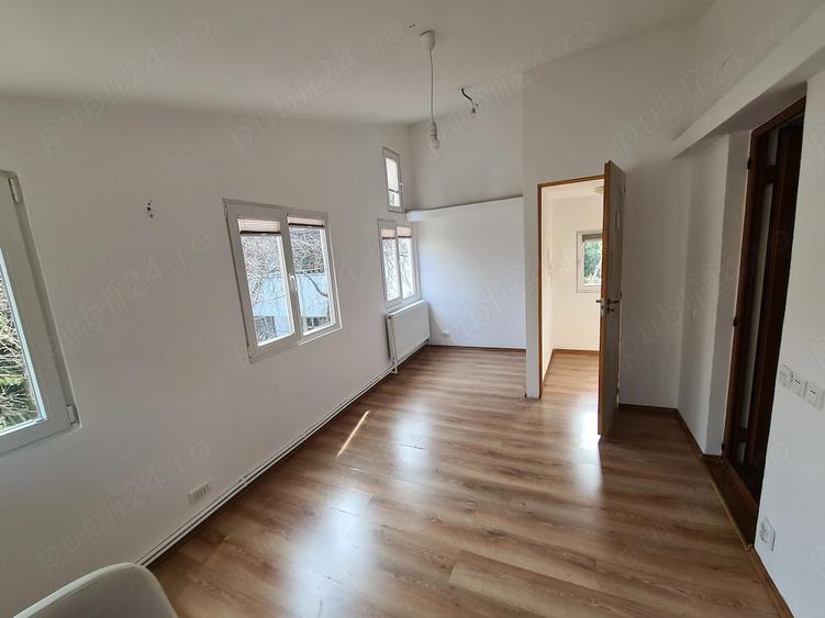 Casă cu 4 camere cu Teren 130 Mp în Băneasa