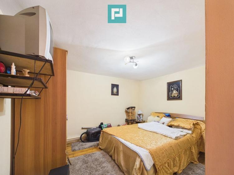 Casă individuală cu 6 camere cu Canalizare în Central