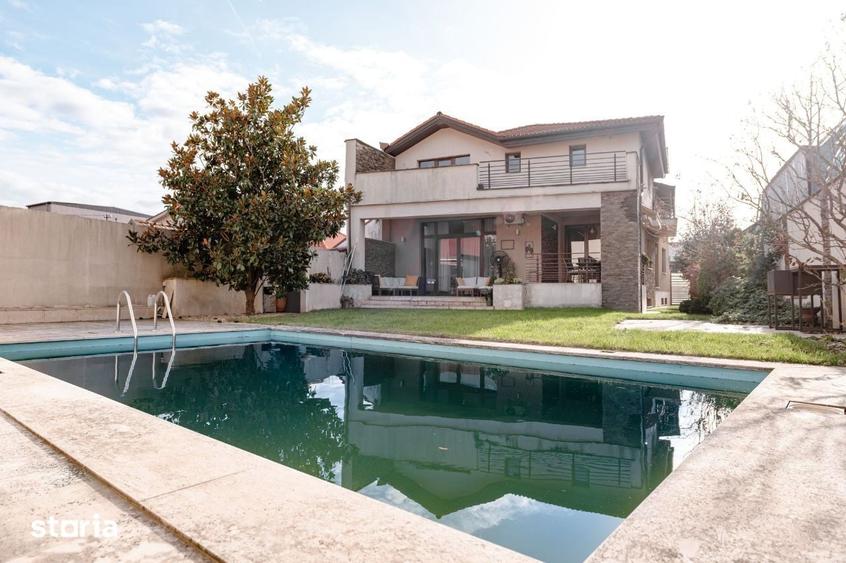 Casă cu 7 camere cu Teren 524 Mp în Central