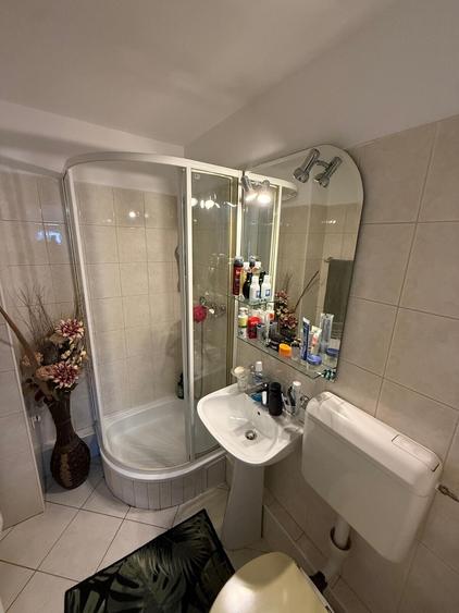 Apartament cu 4 camere semidecomandat, mobilat în Mihai Bravu