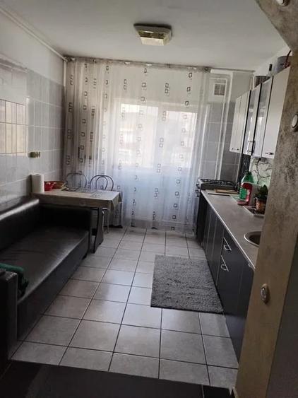 Apartament cu 3 camere decomandat, mobilat în Drumul Taberei