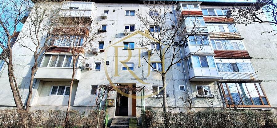 Apartament cu 3 camere semidecomandat în Girocului