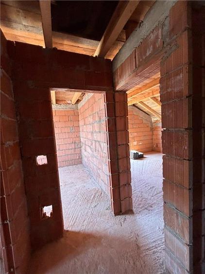 Duplex cu 4 camere cu Canalizare în Moșnița Nouă
