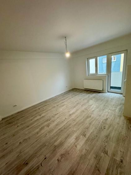 Apartament cu 2 camere decomandat în Baza 3