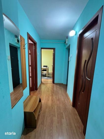 Apartament cu 3 camere semidecomandat în Săsar