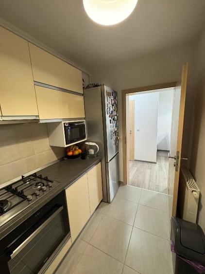 Apartament cu 2 camere decomandat, mobilat în Tractorul