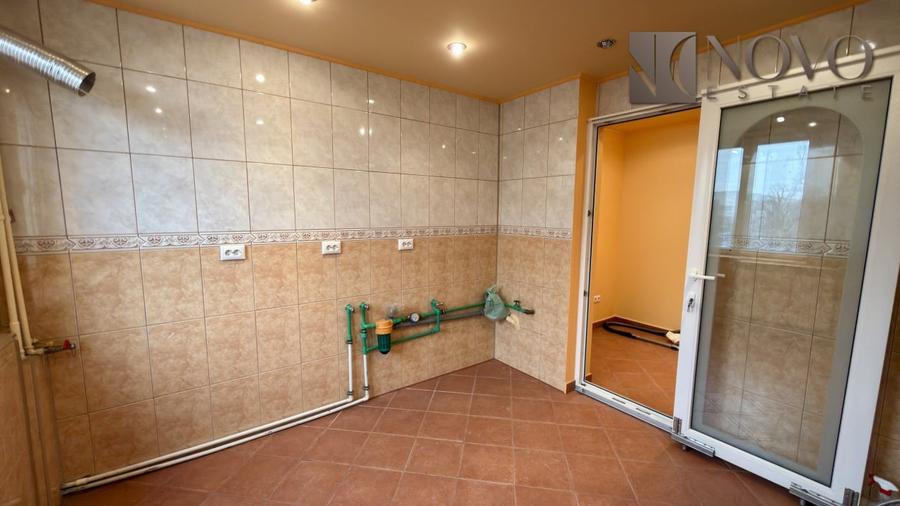 Apartament cu 3 camere semidecomandat în 1 Decembrie 1918