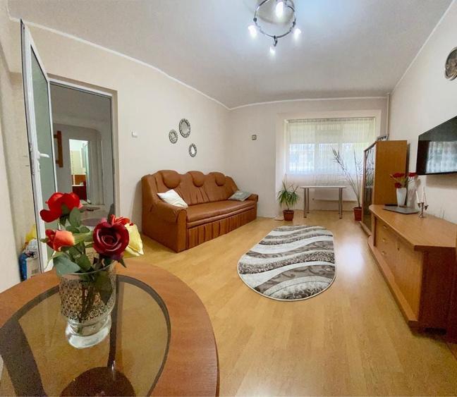 Apartament cu 3 camere decomandat în Ceardac