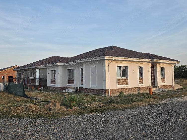 Casă cu Teren 260 Mp în Moșnița Nouă