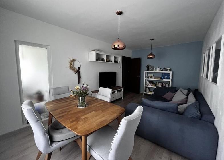 Apartament cu 3 camere decomandat în Olteniței