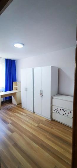 Apartament cu 4 camere decomandat în Triaj