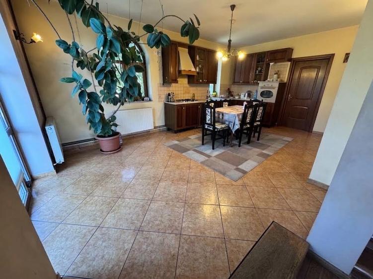 Casă individuală cu 5 camere cu Teren 1612 Mp în Sud