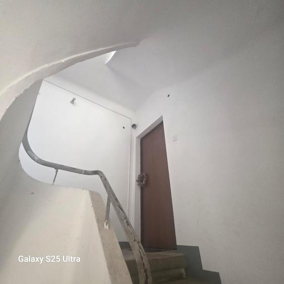 Apartament cu 3 camere decomandat în Polonă