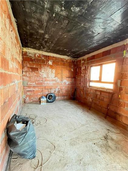Duplex cu 5 camere cu Teren 350 Mp în Săcălaz