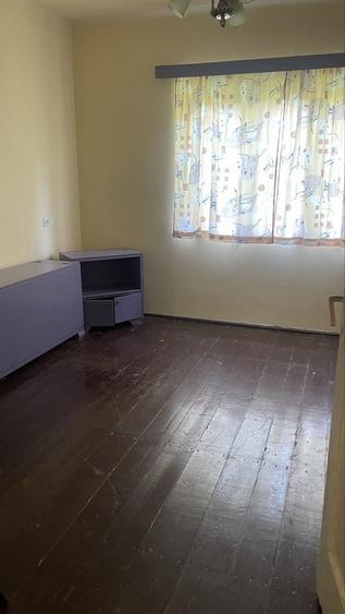Casă cu 3 camere cu Teren 1000 Mp în Central