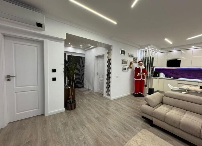 Apartament cu 3 camere decomandat, mobilat în Albert