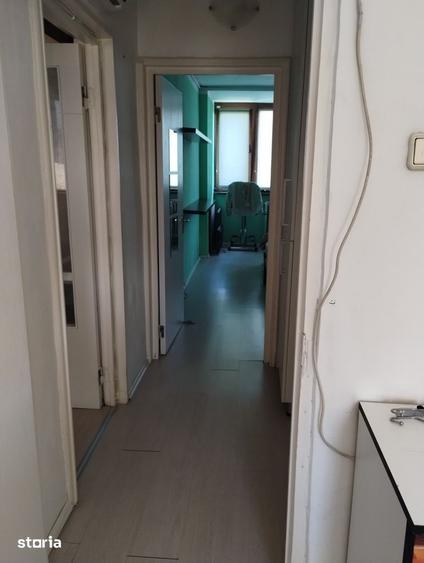 Apartament cu 3 camere semidecomandat, mobilat în Titan