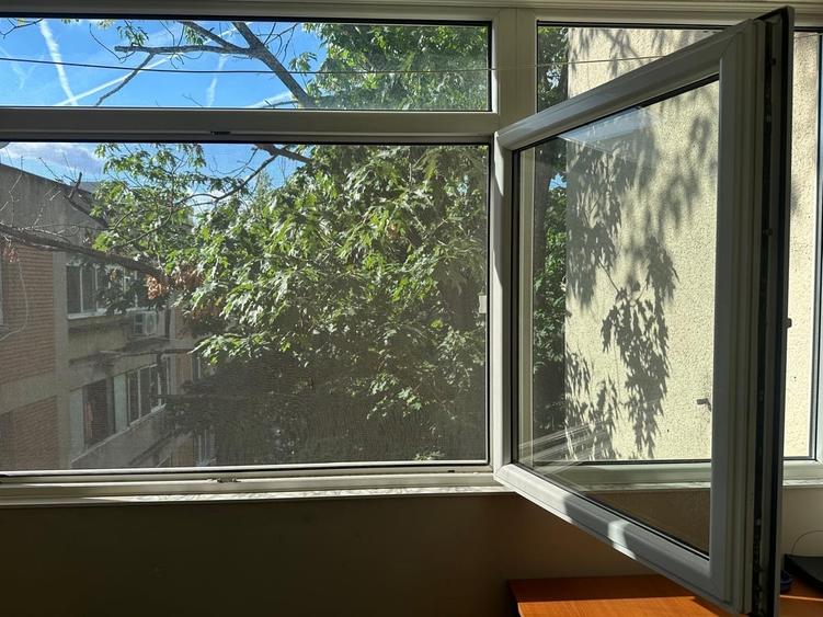 Apartament cu 4 camere decomandat în Titan