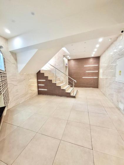 Apartament cu 4 camere decomandat, mobilat în Colentina