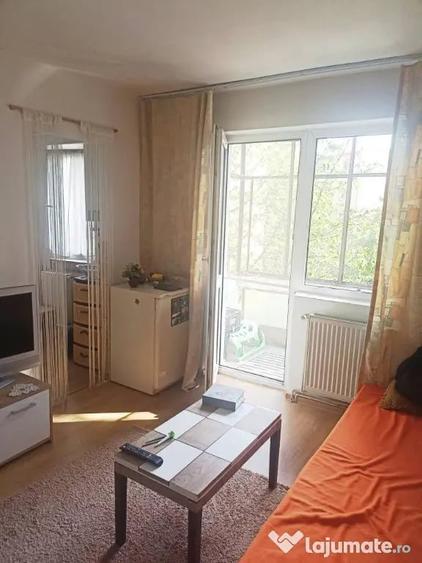 Apartament cu 2 camere nedecomandat în Simeria
