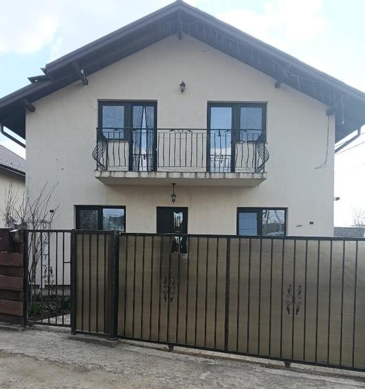 Casă individuală cu 4 camere cu Teren 240 Mp în Ciurea