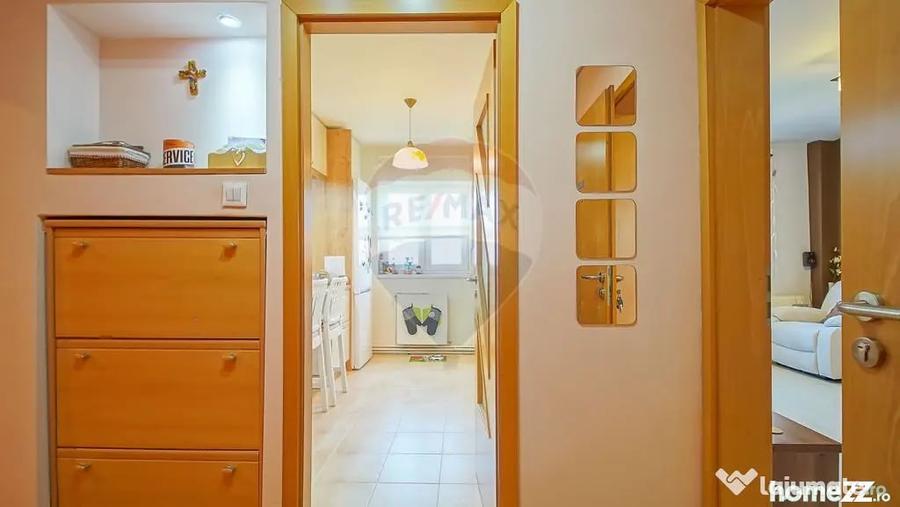 Apartament cu 3 camere decomandat în Răcădău