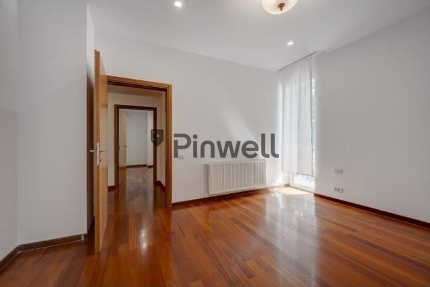 Apartament cu 4 camere decomandat în Primăverii