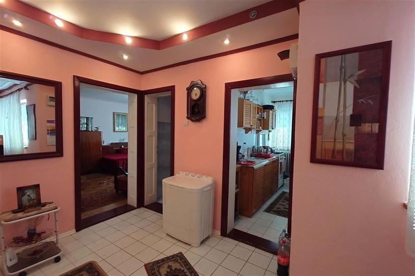 Casă individuală cu 3 camere cu Garaj în Luncoiu de Jos