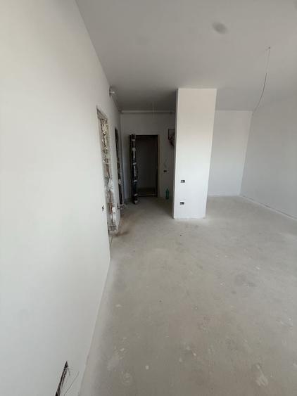 Apartament cu 3 camere decomandat în Dobroești