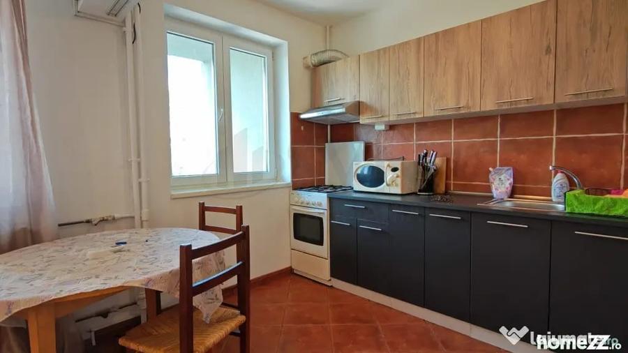 Apartament cu 3 camere semidecomandat în Timișoara