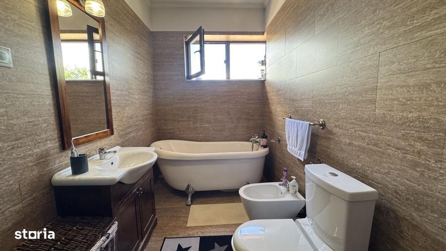 Casă cu 4 camere cu Piscina în Central