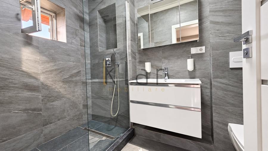 Apartament cu 4 camere semidecomandat, mobilat în Florești