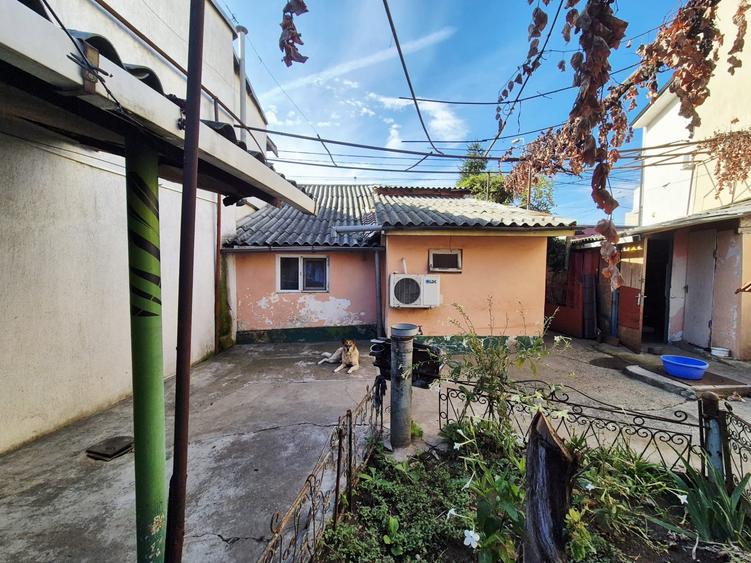Casă individuală cu 4 camere cu Canalizare în Brătianu