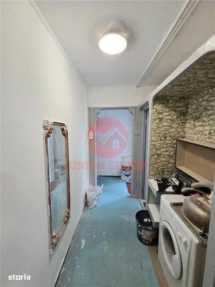 Apartament cu 3 camere semidecomandat în Inel II