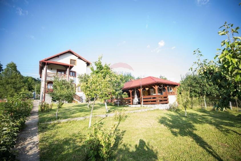 Casă cu 5 camere cu Teren 2130 Mp în Nistorești