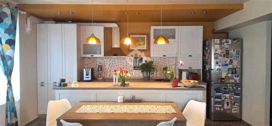 Apartament cu 3 camere semidecomandat, mobilat în Pantelimon