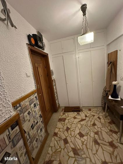 Apartament cu 4 camere decomandat în Victoriei