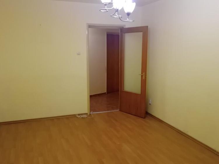 Apartament cu 4 camere decomandat în Tineretului