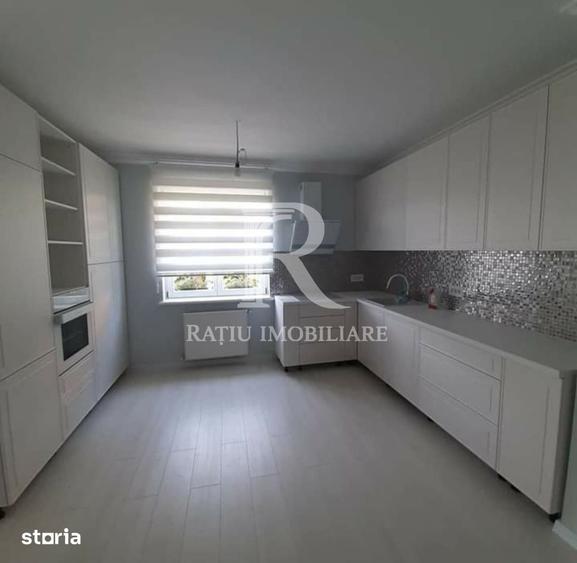Casă cu 7 camere cu Teren 900 Mp în Sântandrei
